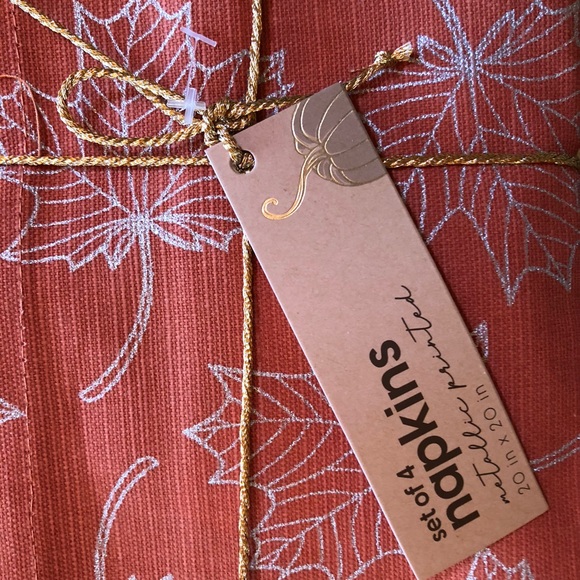 Four new falling leaves fabric napkins in a wrapped set - Picture 6 of 6